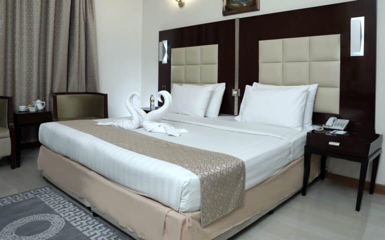 Twin Room (1 Large Double Bed)